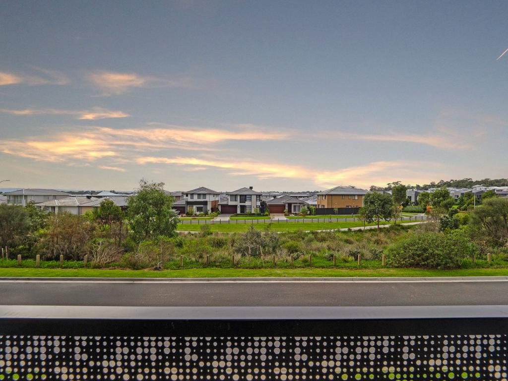 11 Charisma Cct, Cranbourne South, VIC 3977
