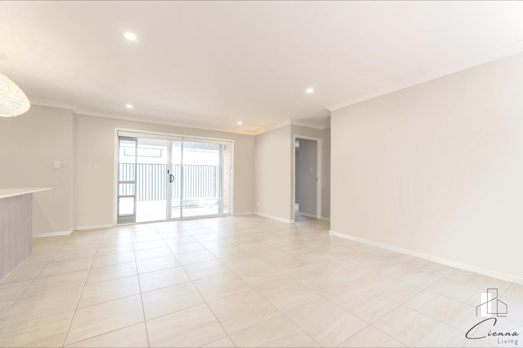 11 Niche Glade Cct, Maudsland, QLD 4210