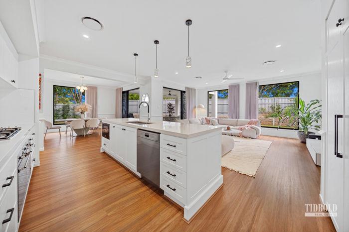 2 Mast Ct, Redland Bay, QLD 4165