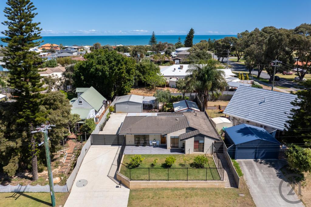 1 CHALLENGER RD, MADORA BAY, WA 6210