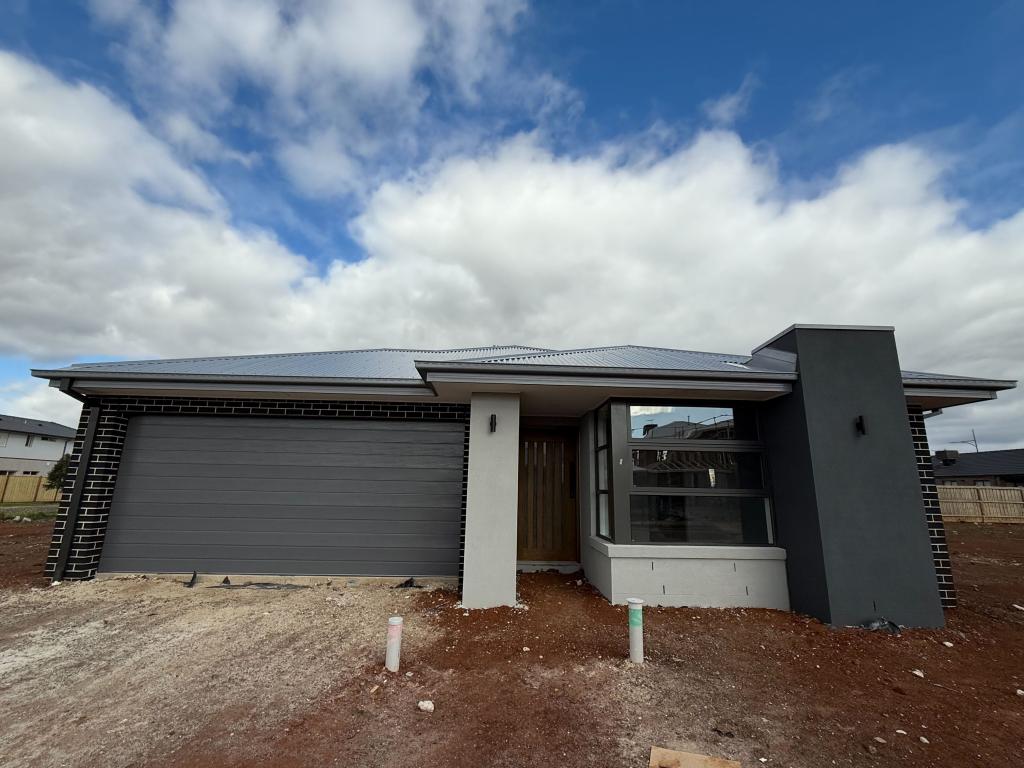 122 ARISTIDES CRES, THORNHILL PARK, VIC 3335