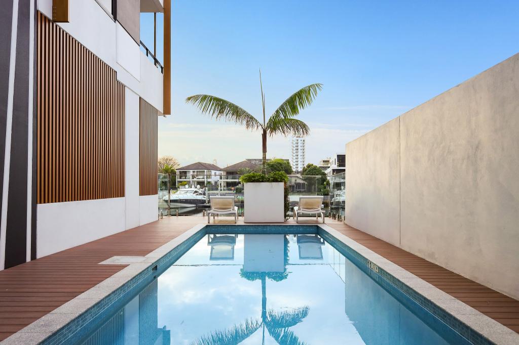 20/18 Remembrance Dr, Surfers Paradise, QLD 4217