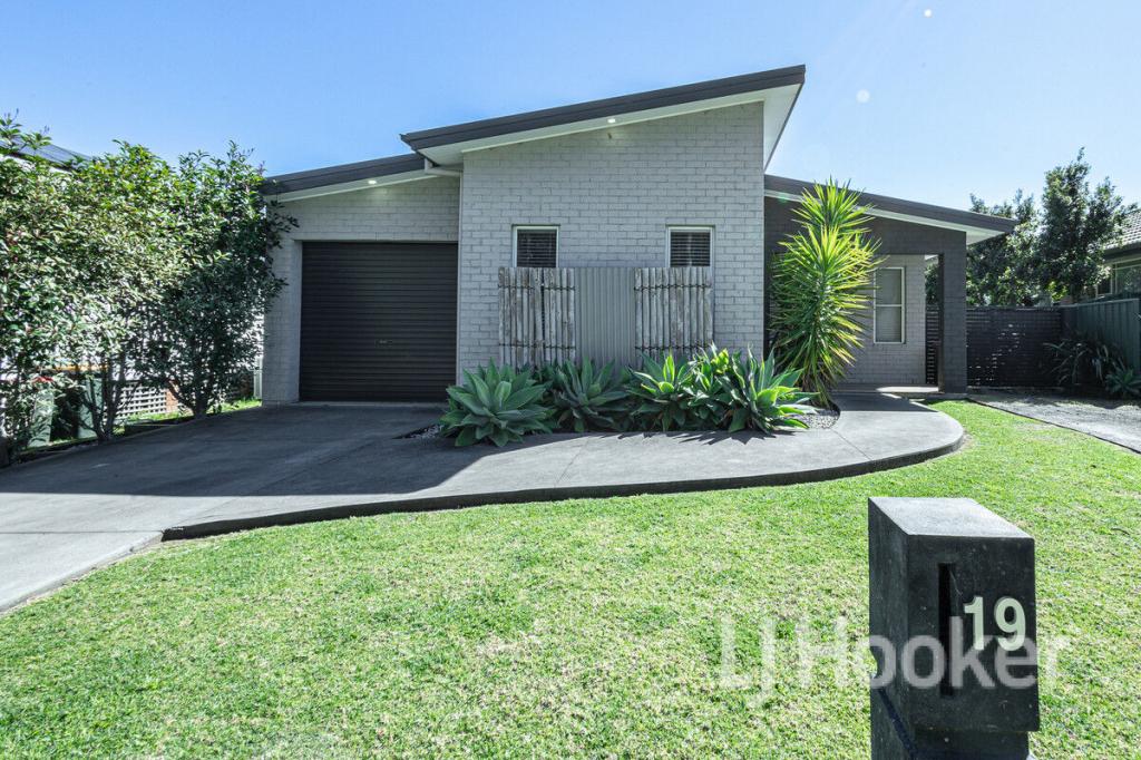 19 Hewitt Ave, St Georges Basin, NSW 2540