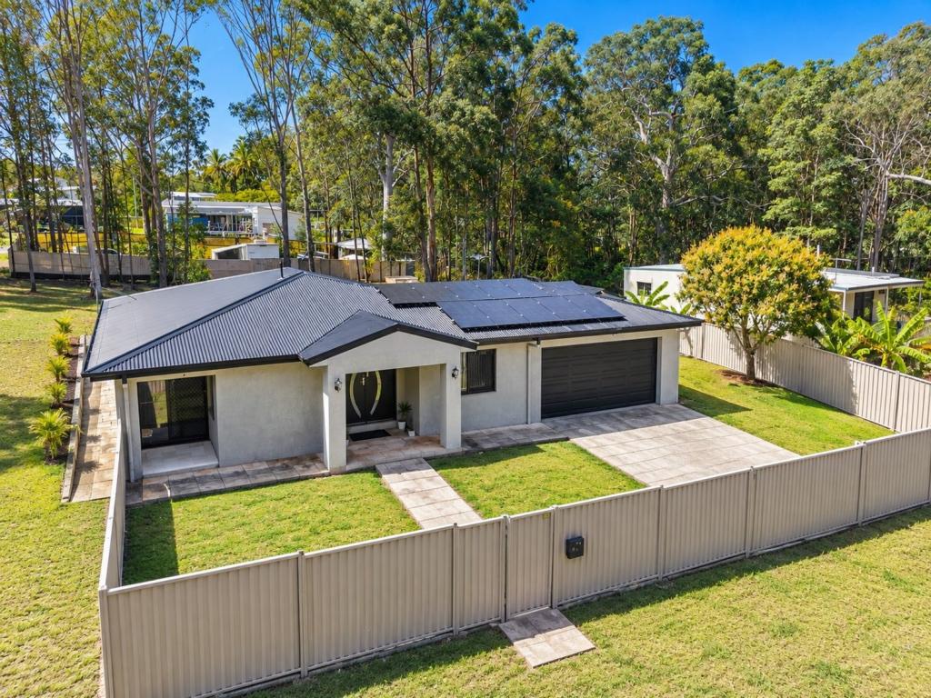 12 TULIP ST, RUSSELL ISLAND, QLD 4184