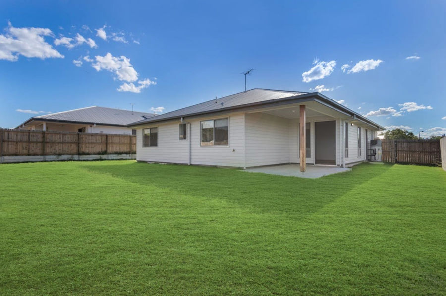 7 PAROO ST, PLAINLAND, QLD 4341