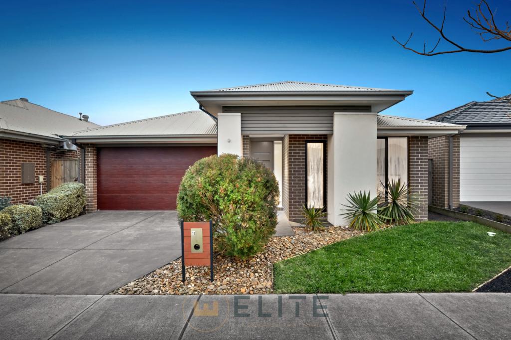 11 Shulze Dr, Clyde North, VIC 3978