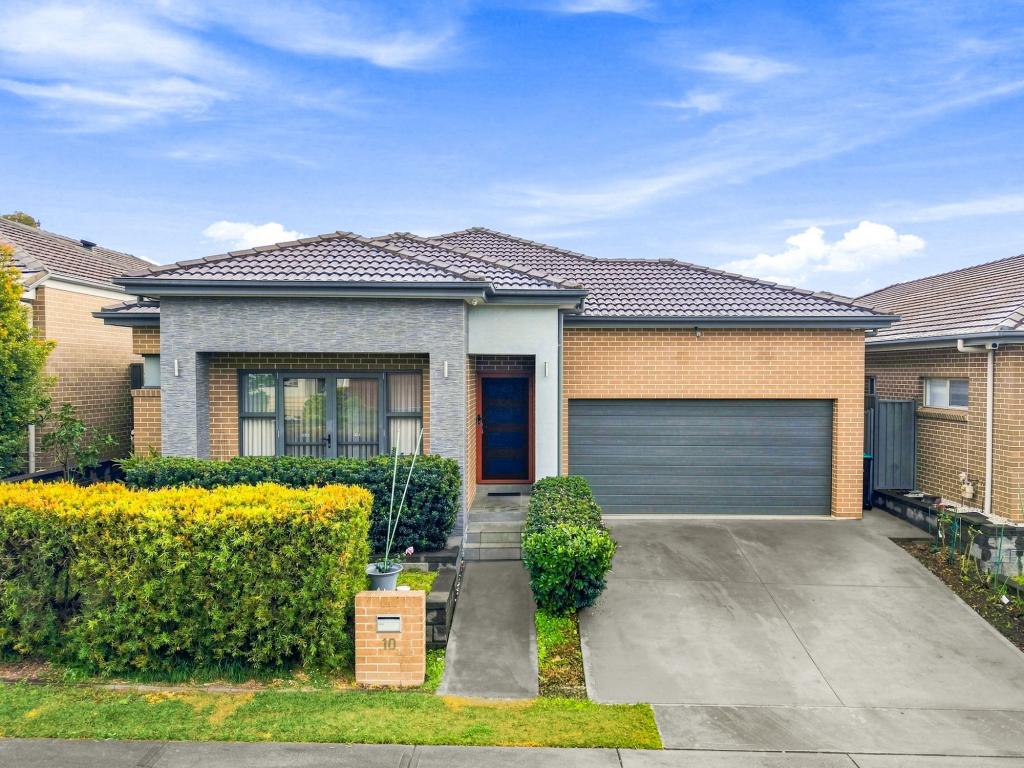 10 ARMSTRONG ST, JORDAN SPRINGS, NSW 2747