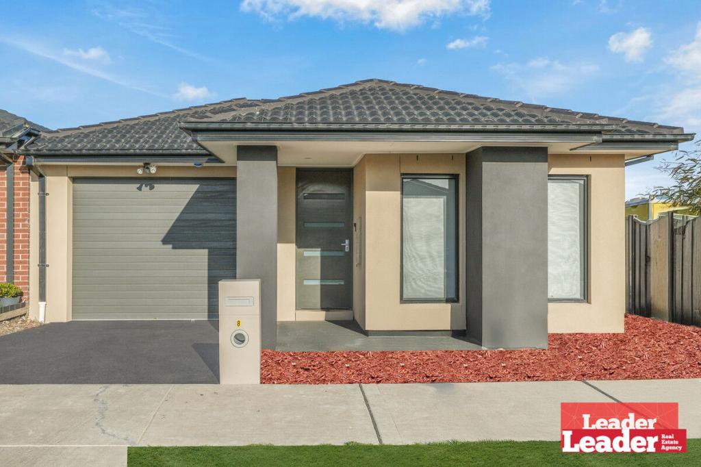 8 SIMMENTAL RD, WOLLERT, VIC 3750