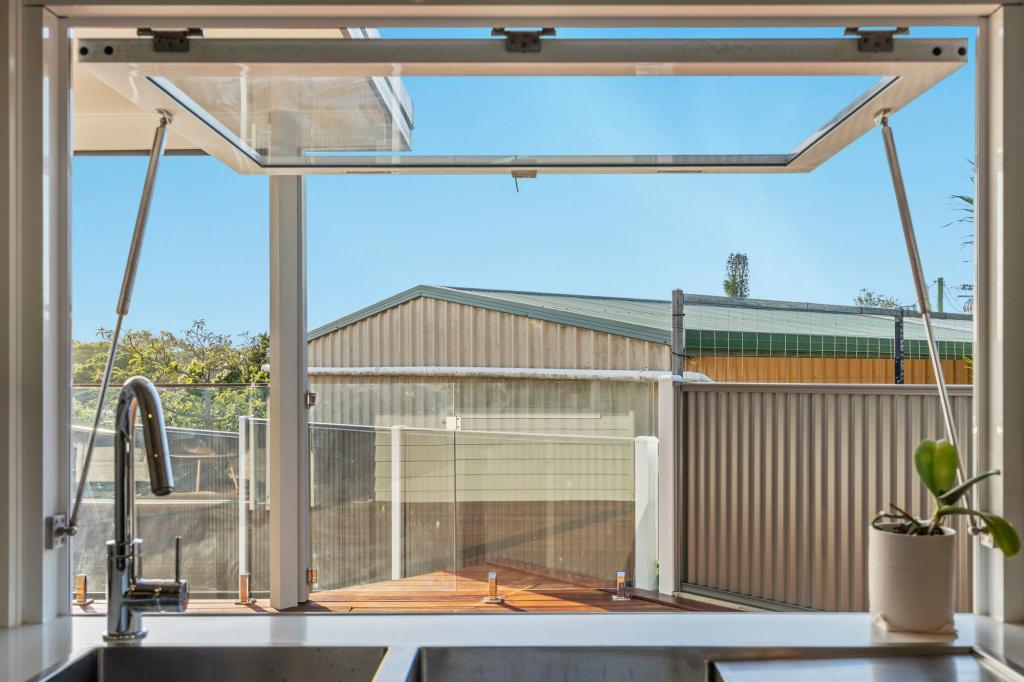 17 Allden Ave, Labrador, QLD 4215