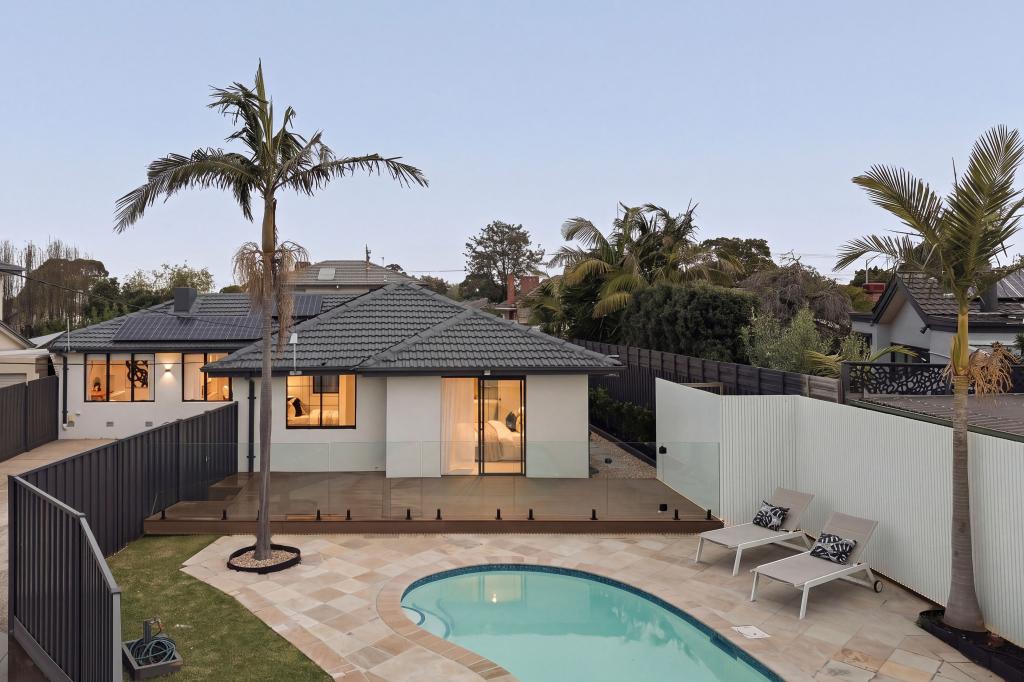 2 Cronin Ct, Cheltenham, VIC 3192
