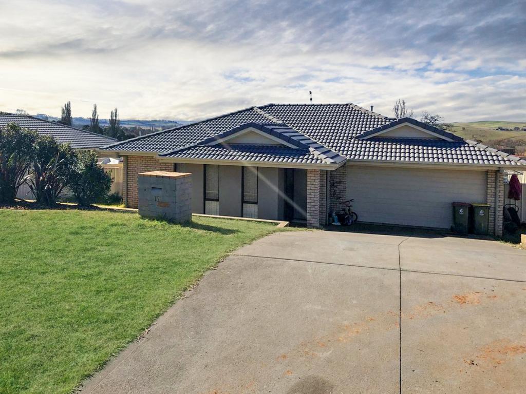 17 Lovejoy Ave, Blayney, NSW 2799