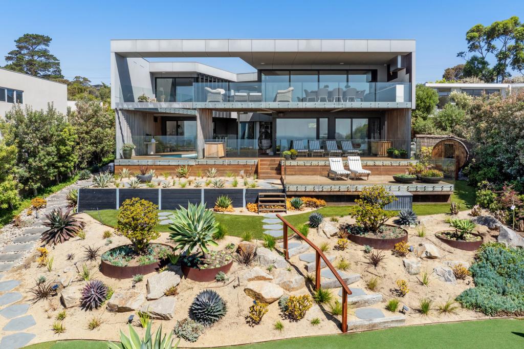 1 Shearwater Dr, Mount Martha, VIC 3934