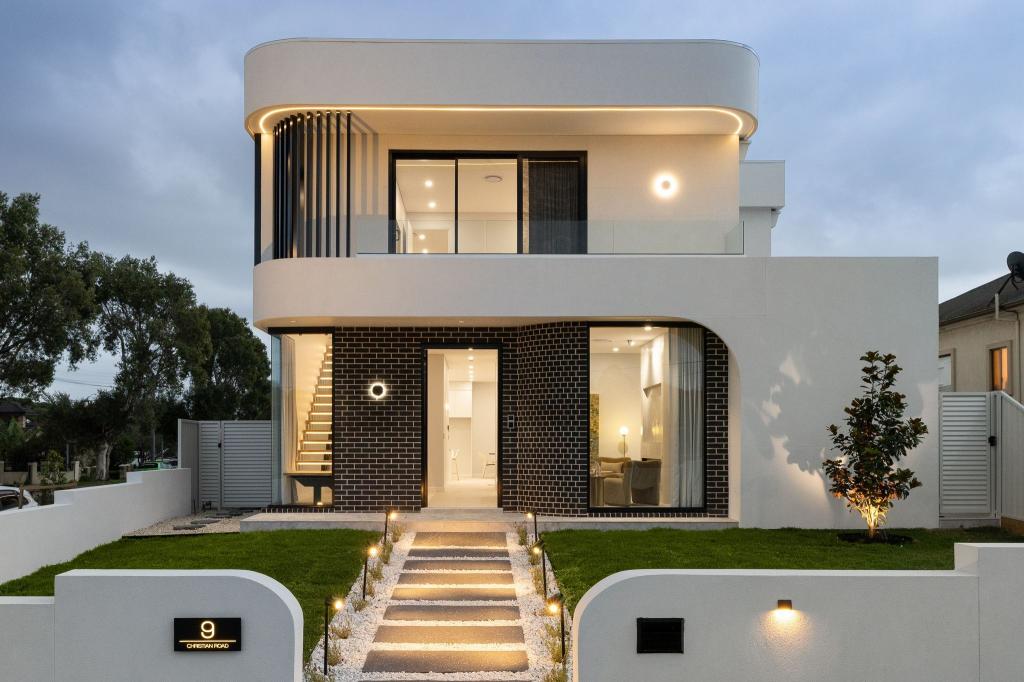 9 CHRISTIAN RD, PUNCHBOWL, NSW 2196