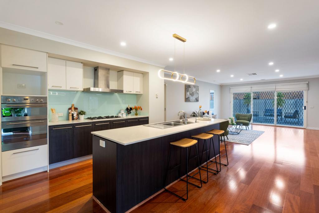 15 Broadway St, Roxburgh Park, VIC 3064