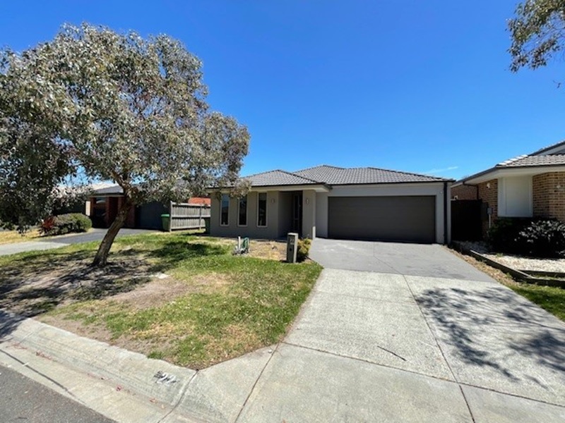 22 Lotus St, Pakenham, VIC 3810