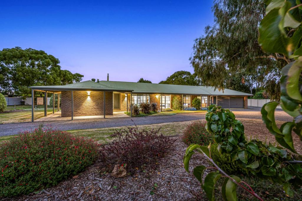 8 Raglan St, Miners Rest, VIC 3352