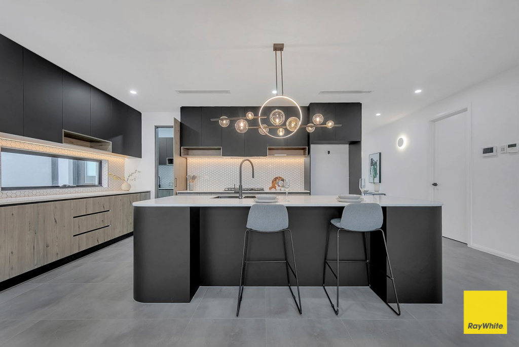 13 Sunnyside Dr, Mickleham, VIC 3064