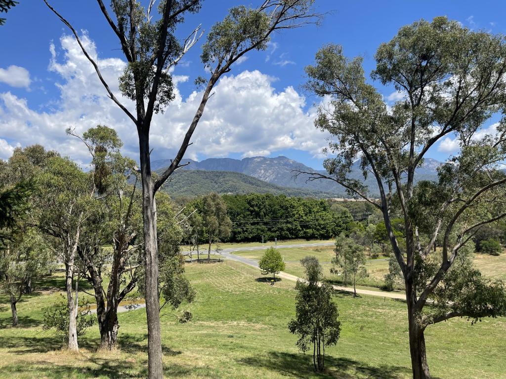 6833 Great Alpine Rd, Porepunkah, VIC 3740
