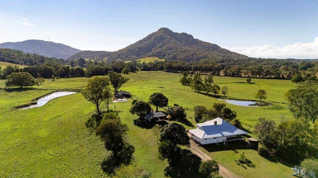 10 HOLEY FLAT LANE, MOORLAND, NSW 2443