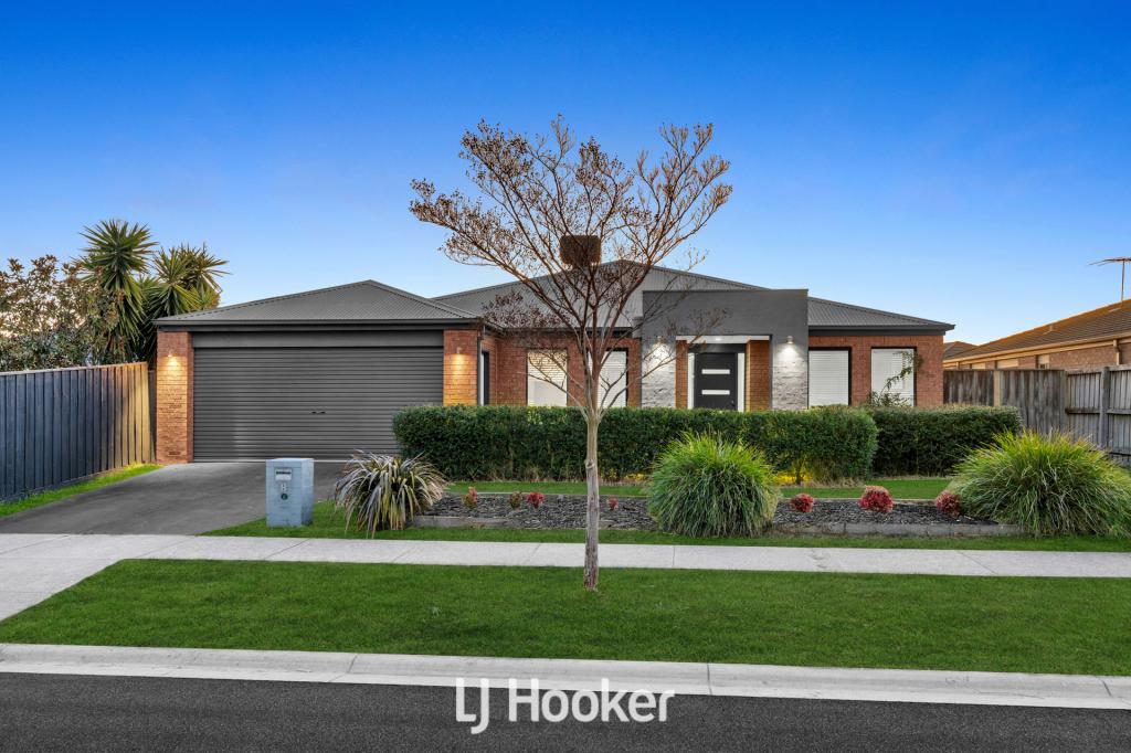 8 Robusta Ave, Cranbourne, VIC 3977