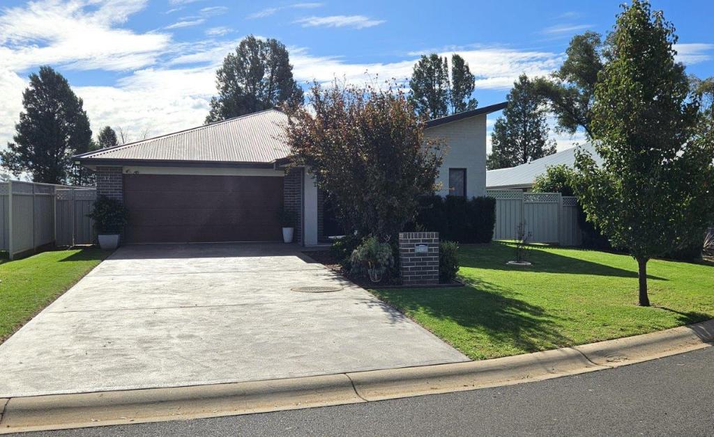 32 Apsley Cres, Dubbo, NSW 2830