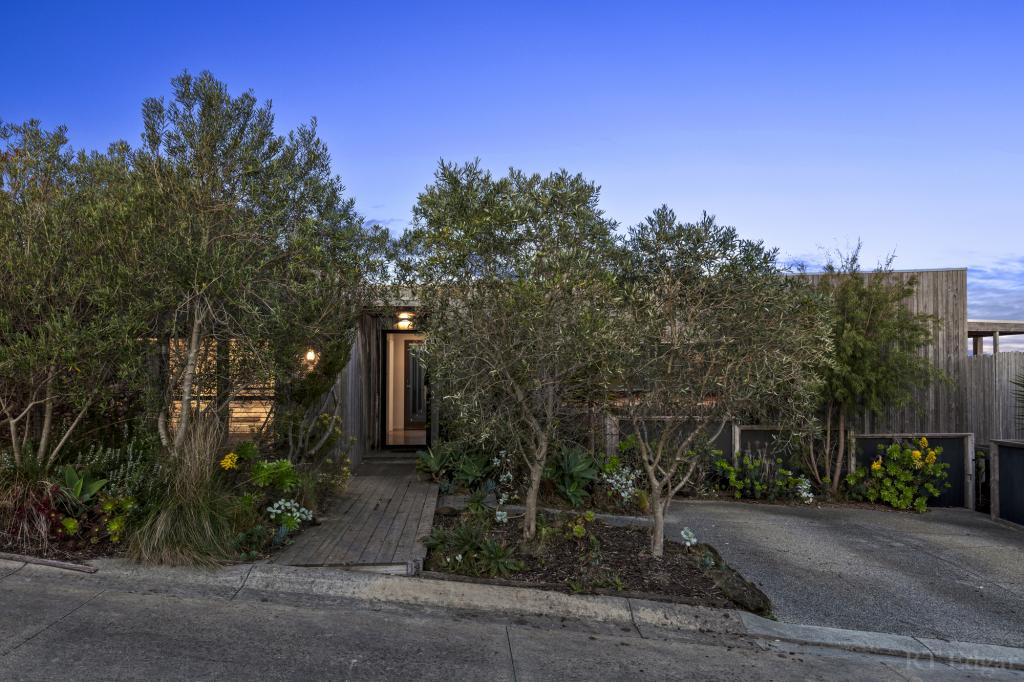 2 SALTMIST PL, OCEAN GROVE, VIC 3226
