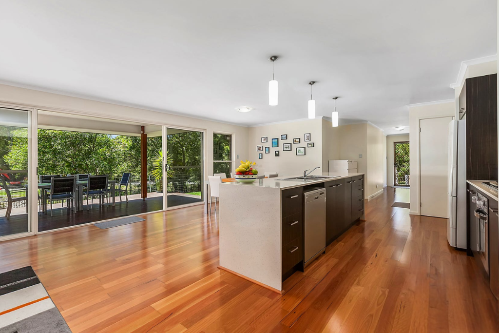 4 Fairview Ct, Mooloolah Valley, QLD 4553