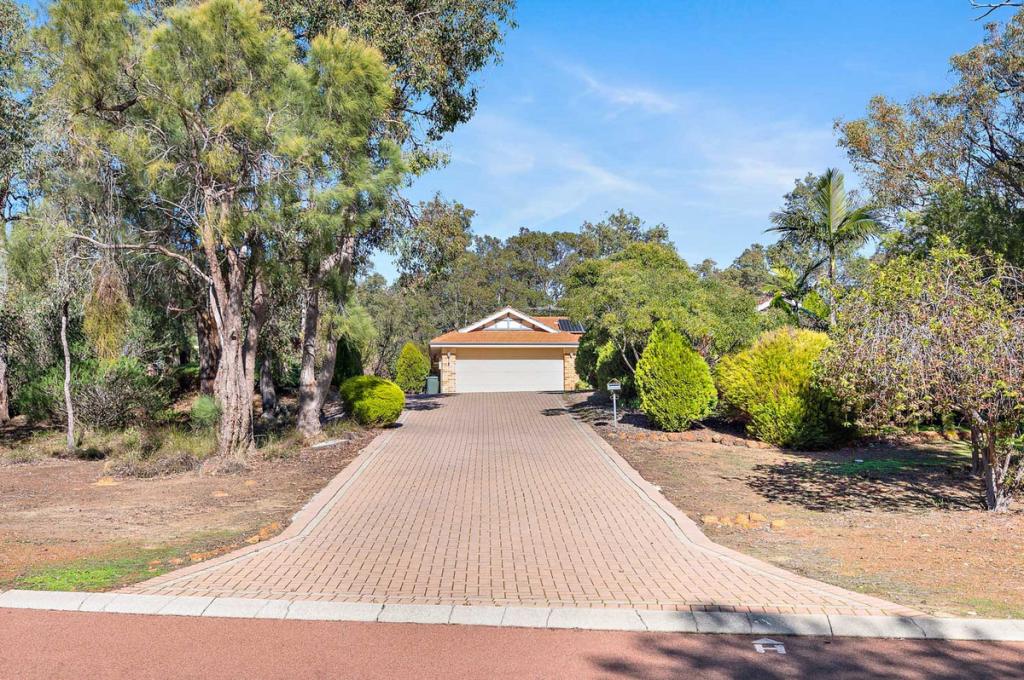 6 Dumas Dr, Bedfordale, WA 6112