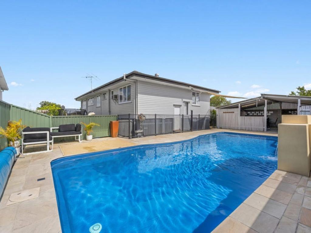 43 Raceview St, Eastern Heights, QLD 4305