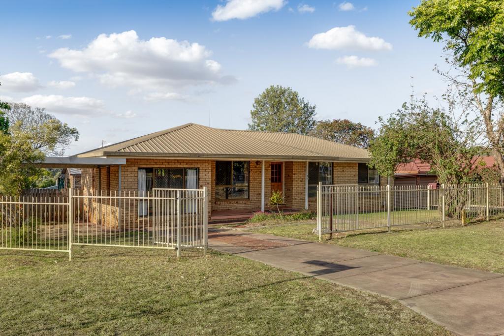 5 Champagne Cres, Wilsonton Heights, QLD 4350
