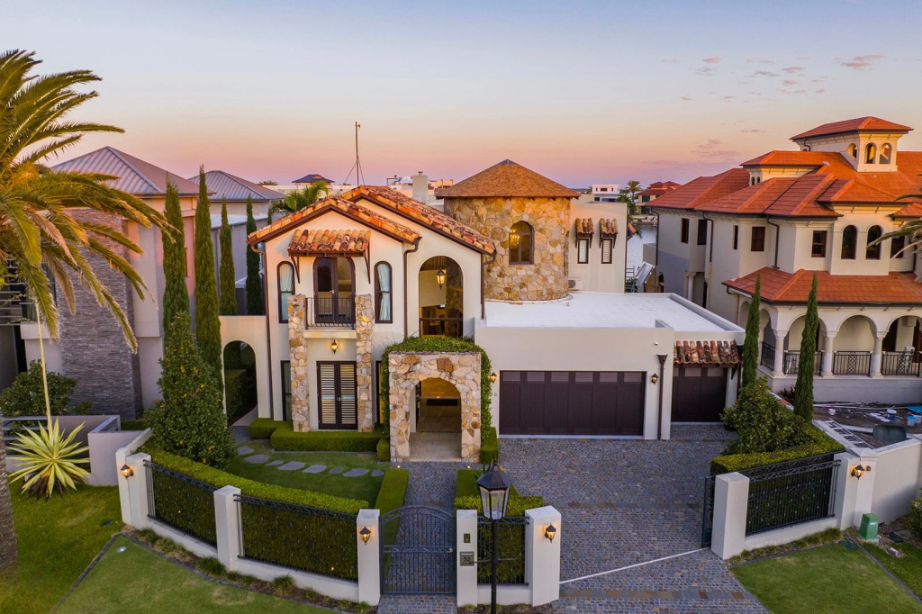 52 Royal Albert Cres, Paradise Point, QLD 4216