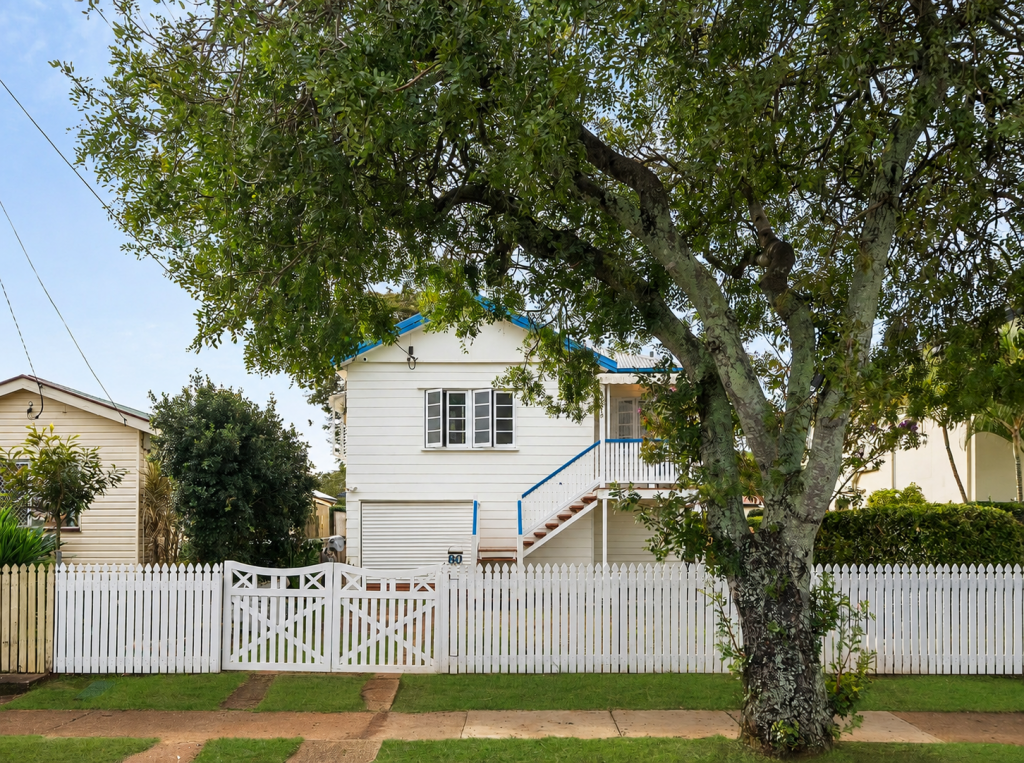 80 KING ST, WOODY POINT, QLD 4019