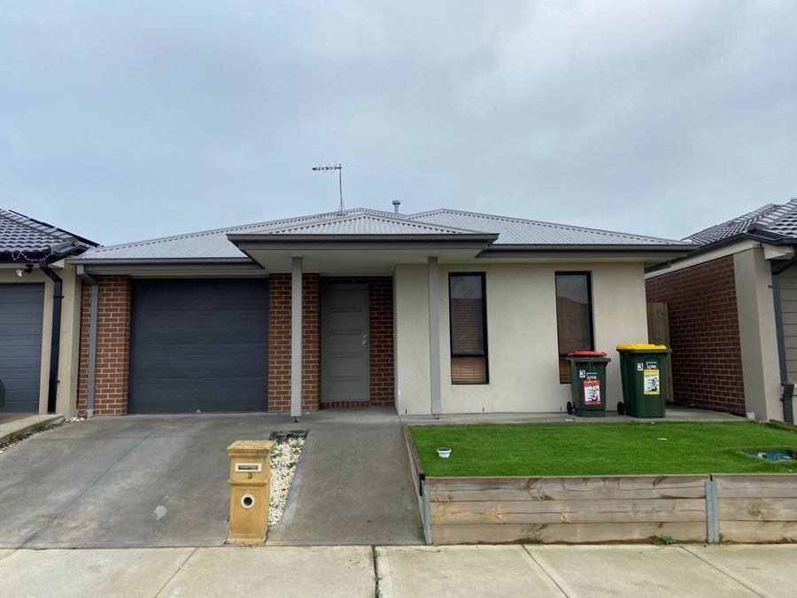 3 Illawara Dr, Mickleham, VIC 3064