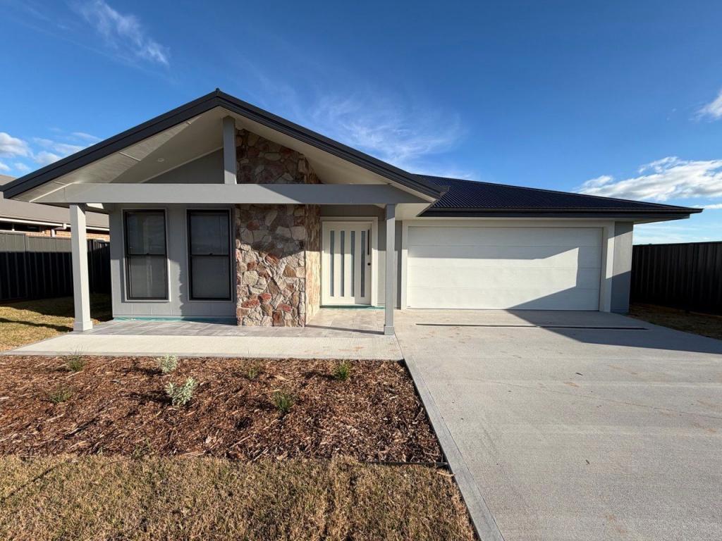 11 CONDOR ST, FORBES, NSW 2871