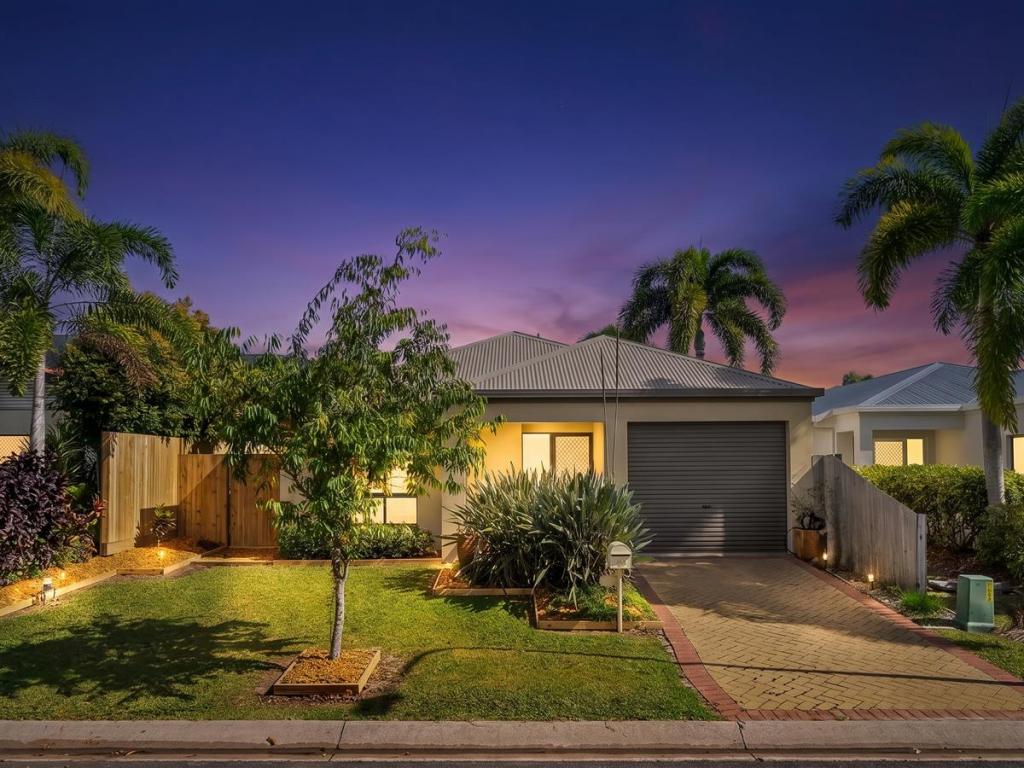 8 HOWIE CL, KEWARRA BEACH, QLD 4879