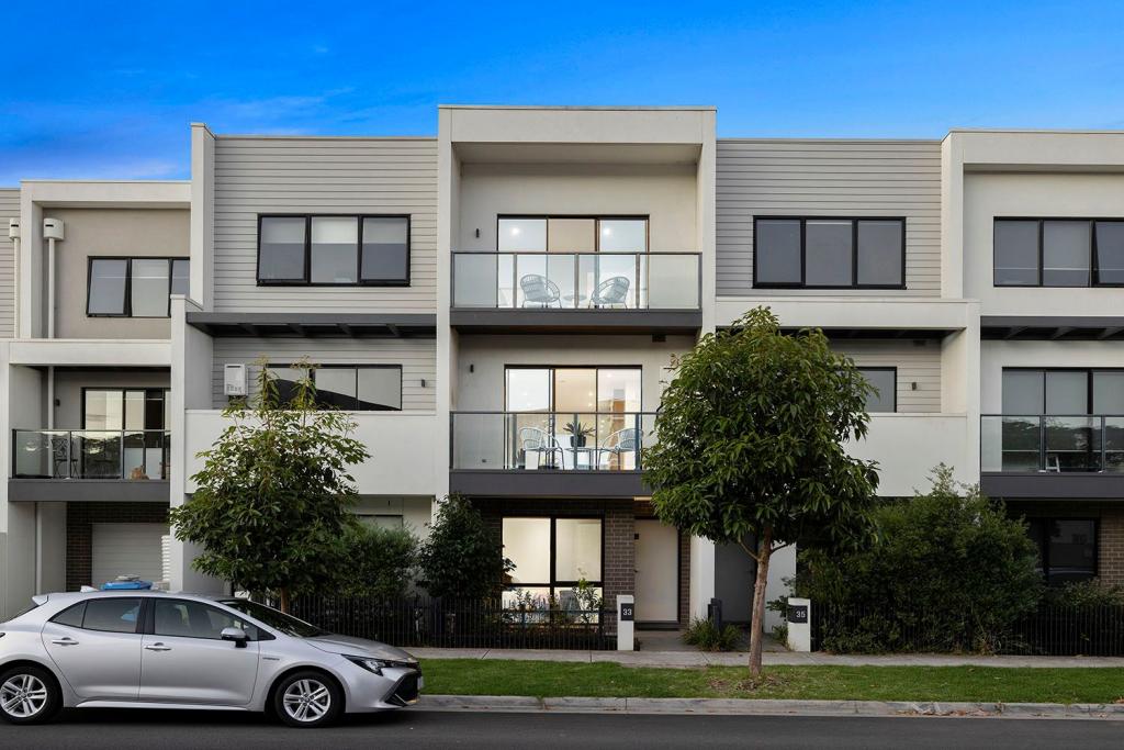 33 Charlton Ave, Cheltenham, VIC 3192