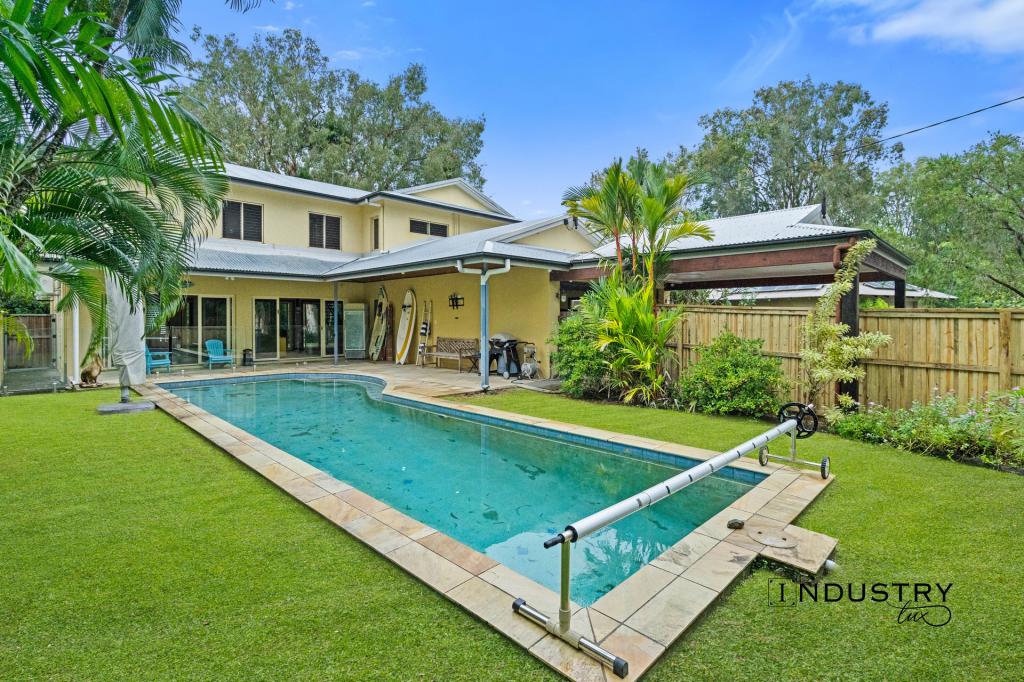 1 Magnolia St, Holloways Beach, QLD 4878
