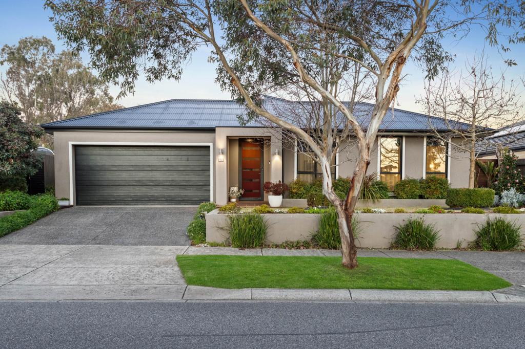 8 Serenity Dr, Langwarrin, VIC 3910