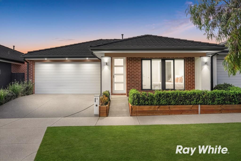 8 Beavers St, Mickleham, VIC 3064