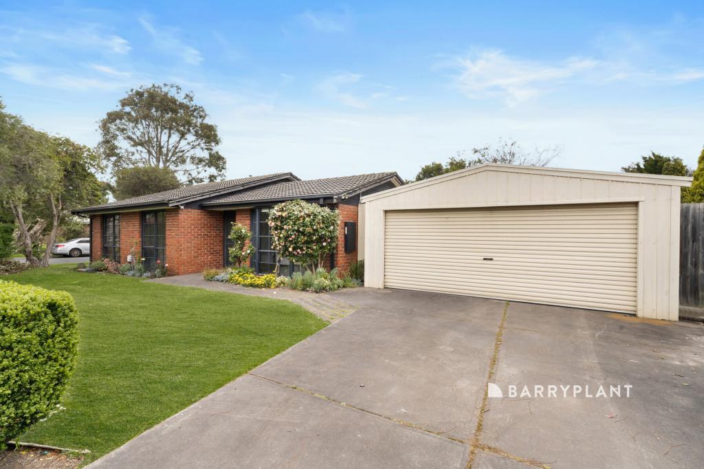 22 WOODLANDS CRES, NARRE WARREN, VIC 3805