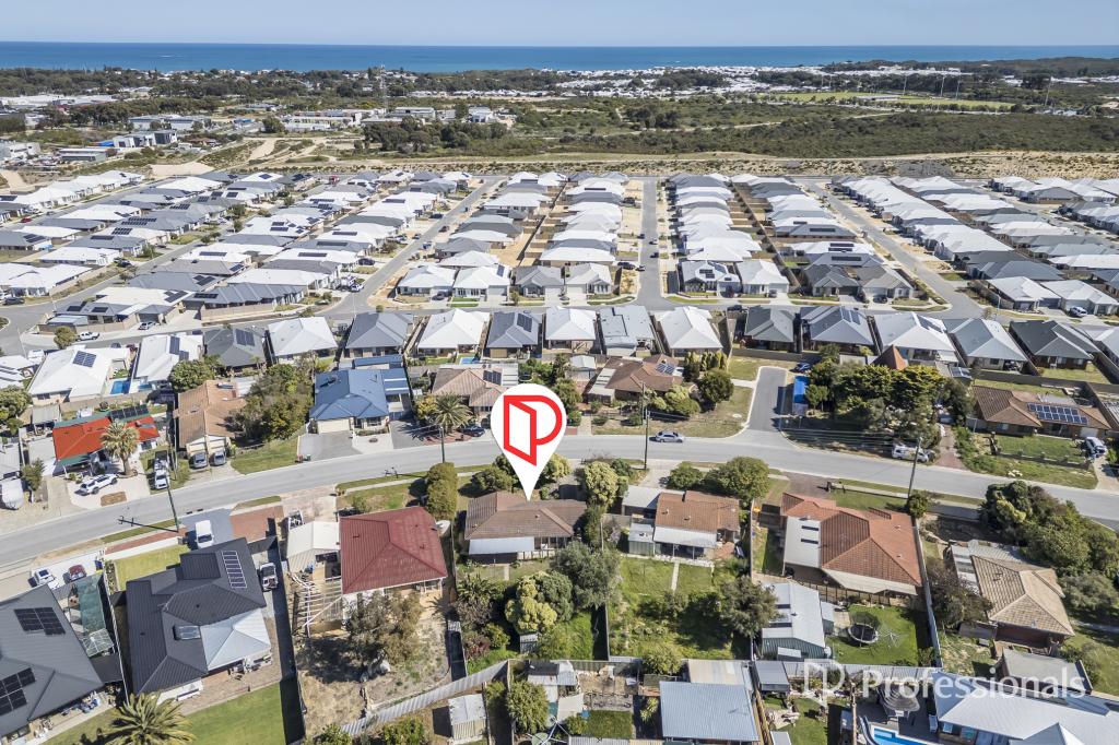 52 MOORPARK AVE, YANCHEP, WA 6035