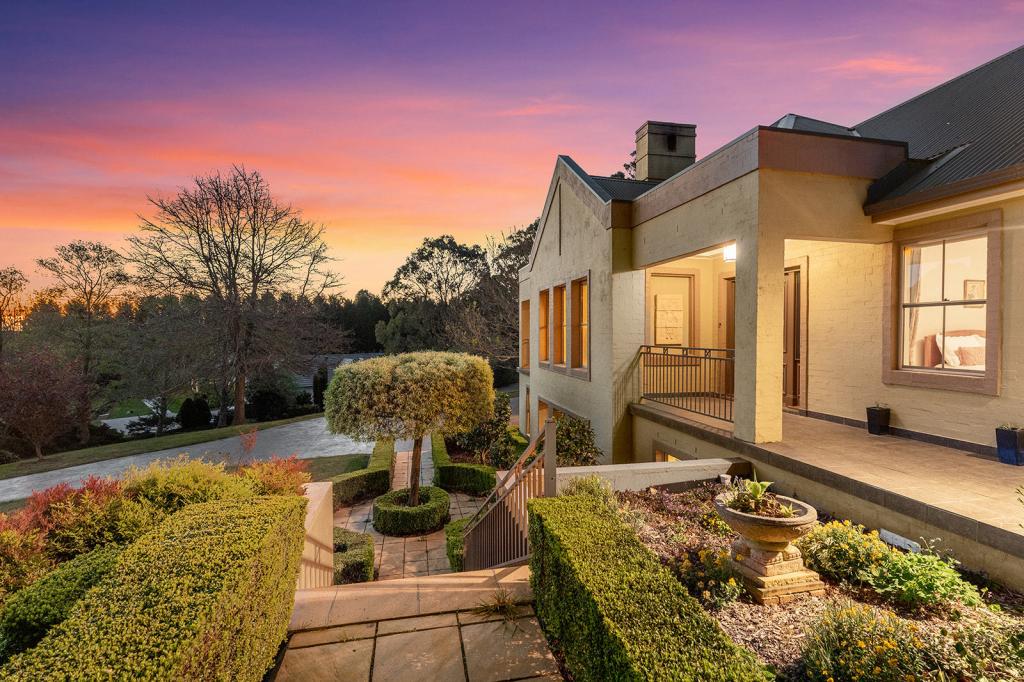 15 Carisbrooke Row, Bowral, NSW 2576