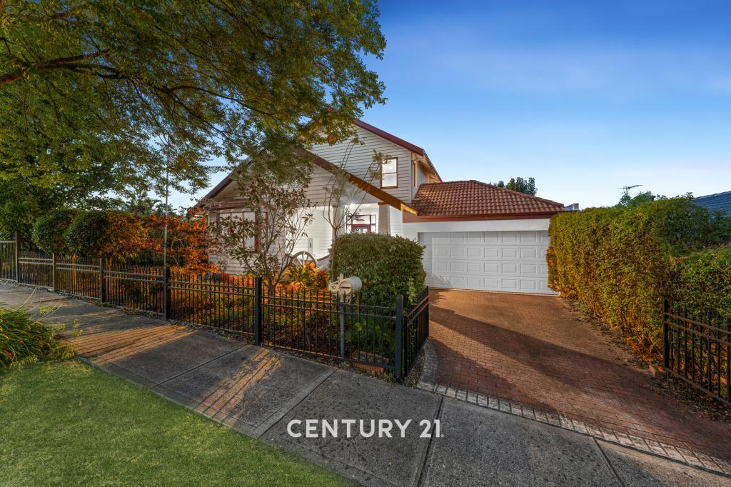 10 LOGAN PL, BERWICK, VIC 3806