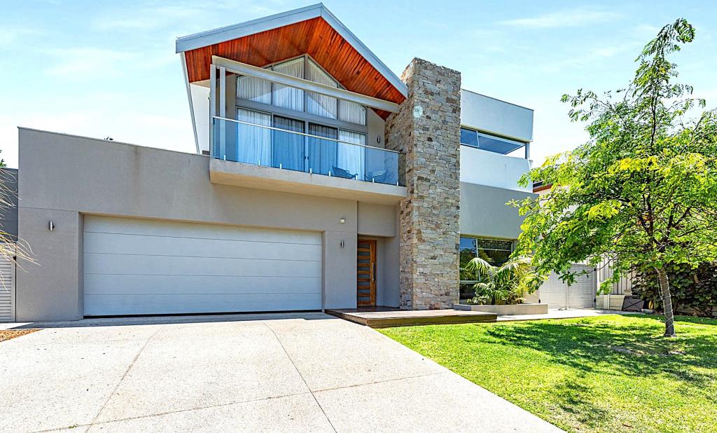 42 Dampier Ave, City Beach, WA 6015