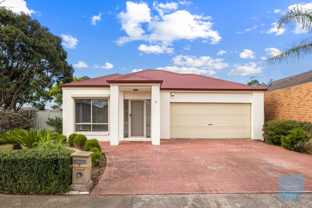 7 Morwell Gdns, Caroline Springs, VIC 3023