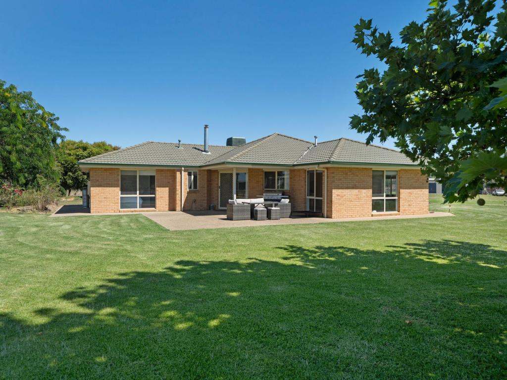 194 Coach Rd, Benalla, VIC 3672