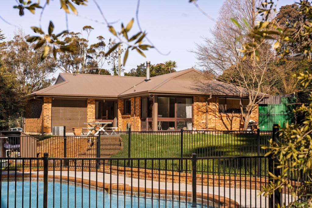 2 De Quency Rd, Bullaburra, NSW 2784