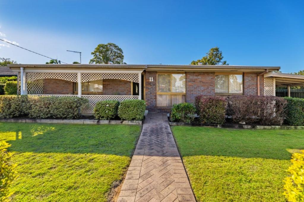 11 CARLISLE ST, MORAYFIELD, QLD 4506