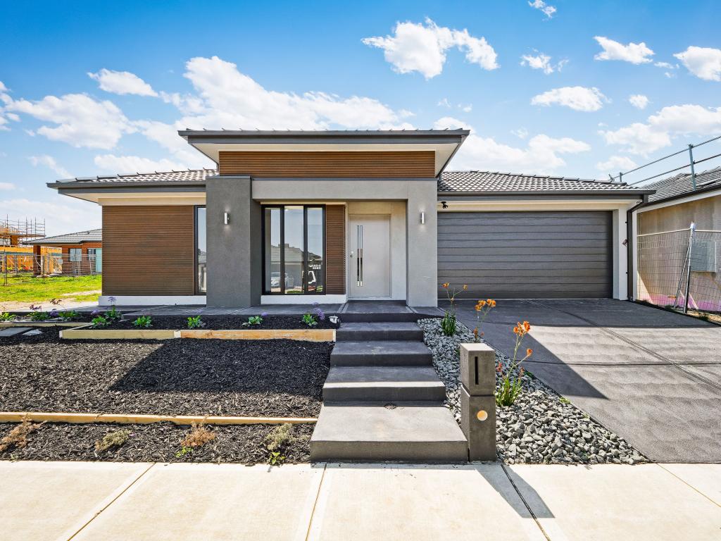 7 Heart Loop, Clyde North, VIC 3978