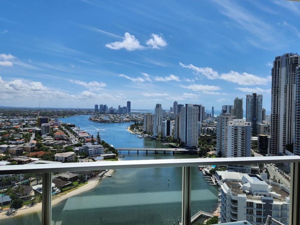 02/4 Wahroonga Pl, Surfers Paradise, QLD 4217